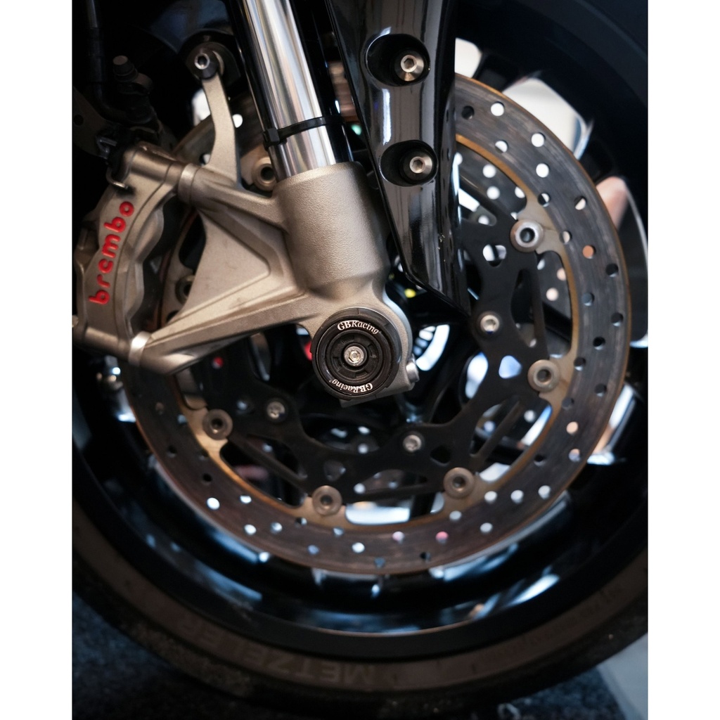 [GSP-30-18-90-002] GBRacing Front RHS Spindle Protector for Yamaha YZF-R1 - image 1