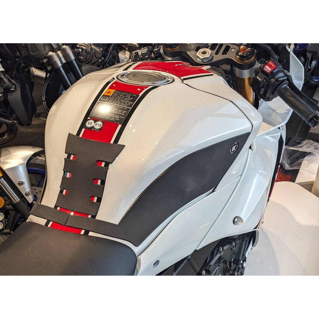 [WRAPYAM005] Eazi-Grip Silicone Wrap-Around Tank Grip for Yamaha YZF-R1 - image 1